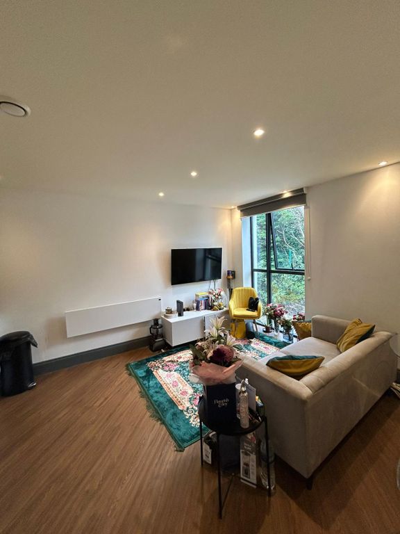 Property photo 2 of 7