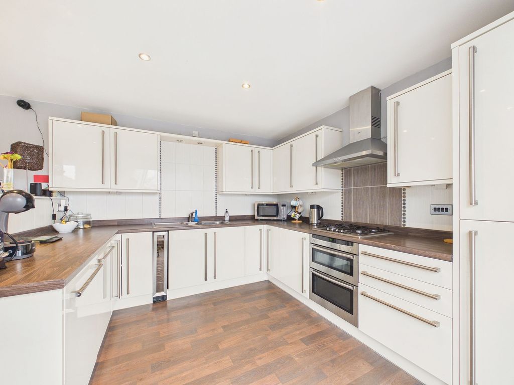 Property photo 3 of 11 Dining Kitchen