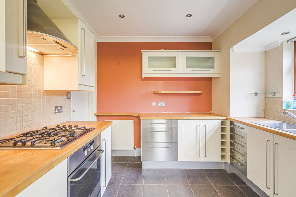 Property photo 2 of 24