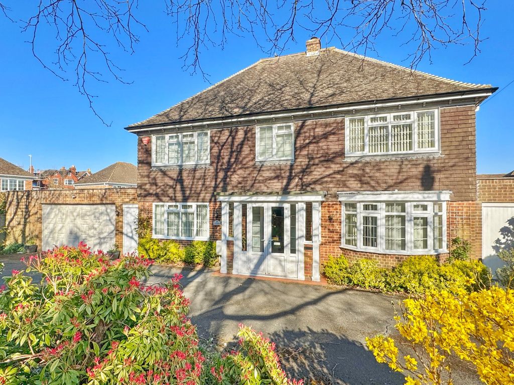 Property photo 1 of 16 Godwyn Road