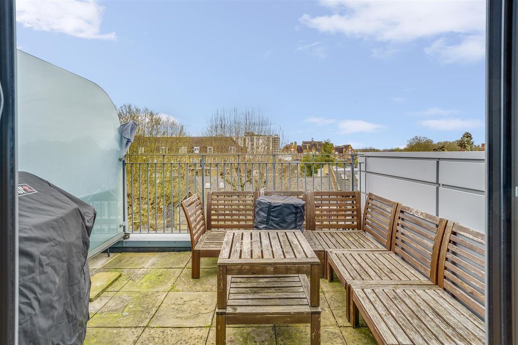 Property photo 3 of 9 Wandsworthbridgerd297-8.Jpg