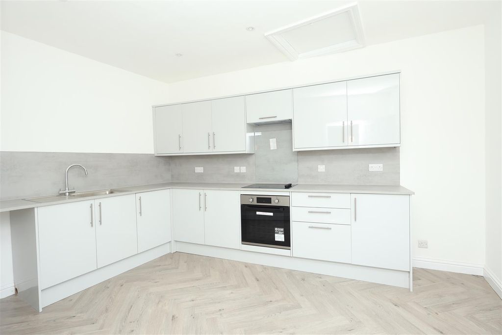 Property photo 1 of 11 Kitchen