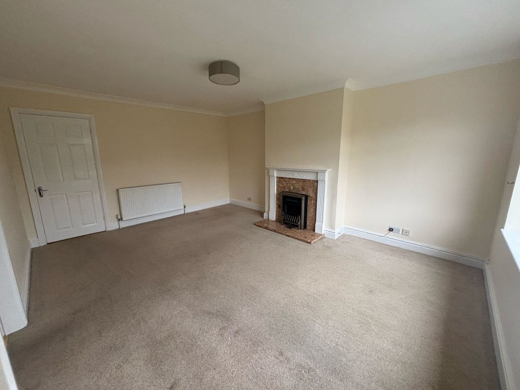 Property photo 3 of 10 Living Room