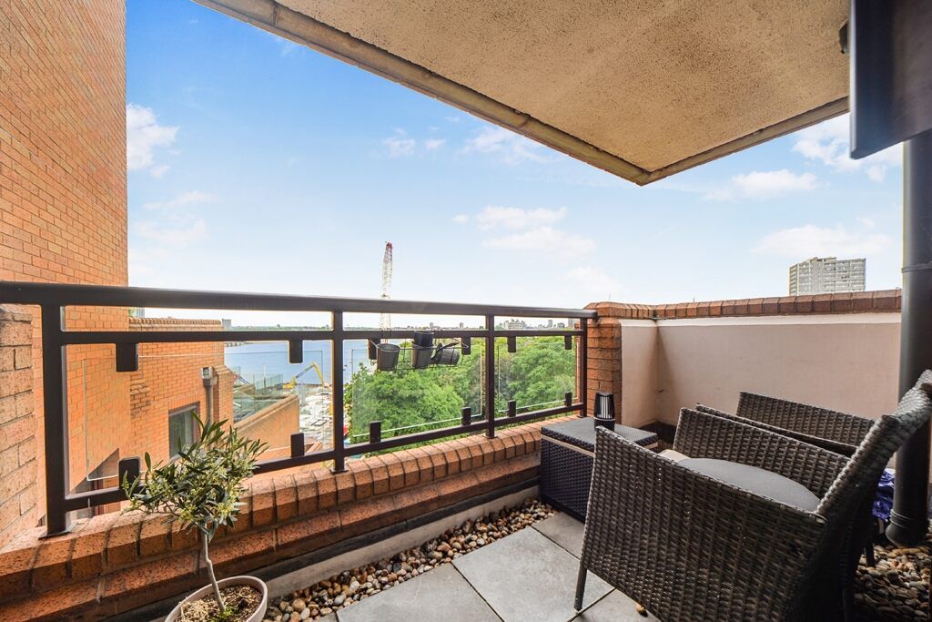 Property photo 2 of 17 Free Trade Wharf