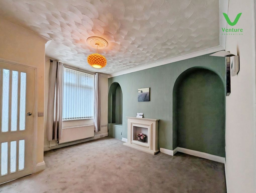 Property photo 2 of 11 Lounge