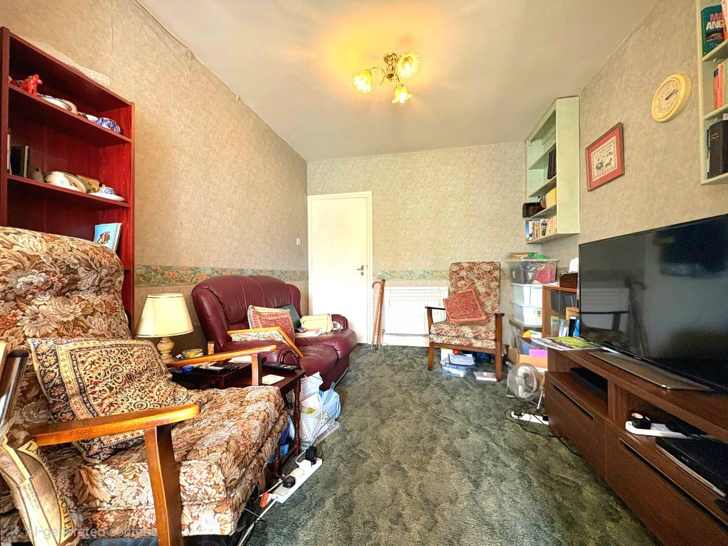 Property photo 3 of 9 4