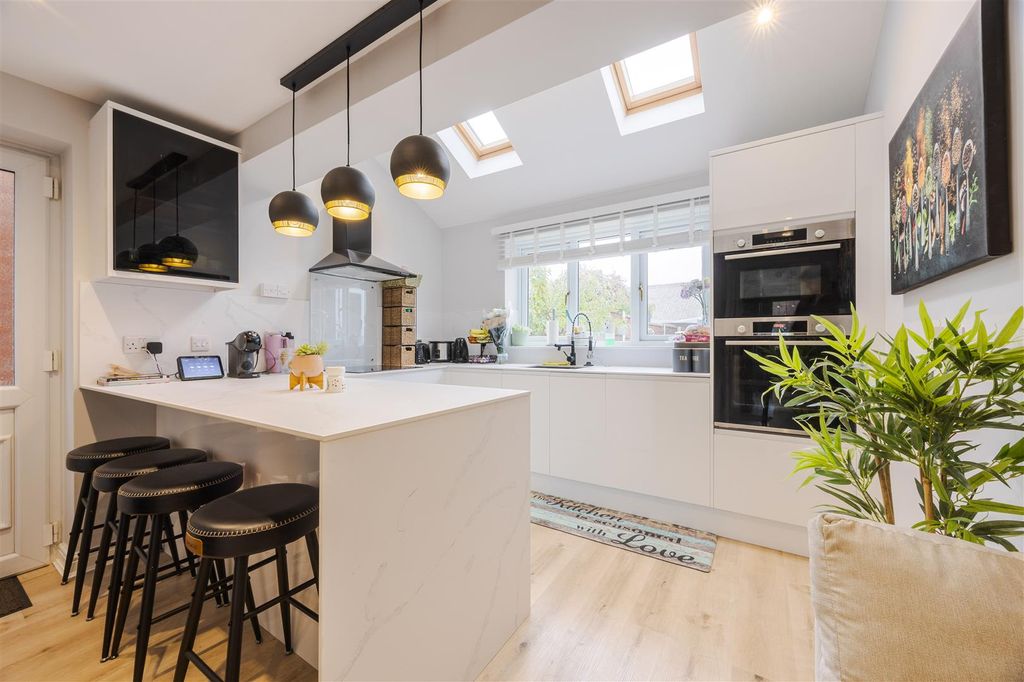 Property photo 3 of 18 Kitchen