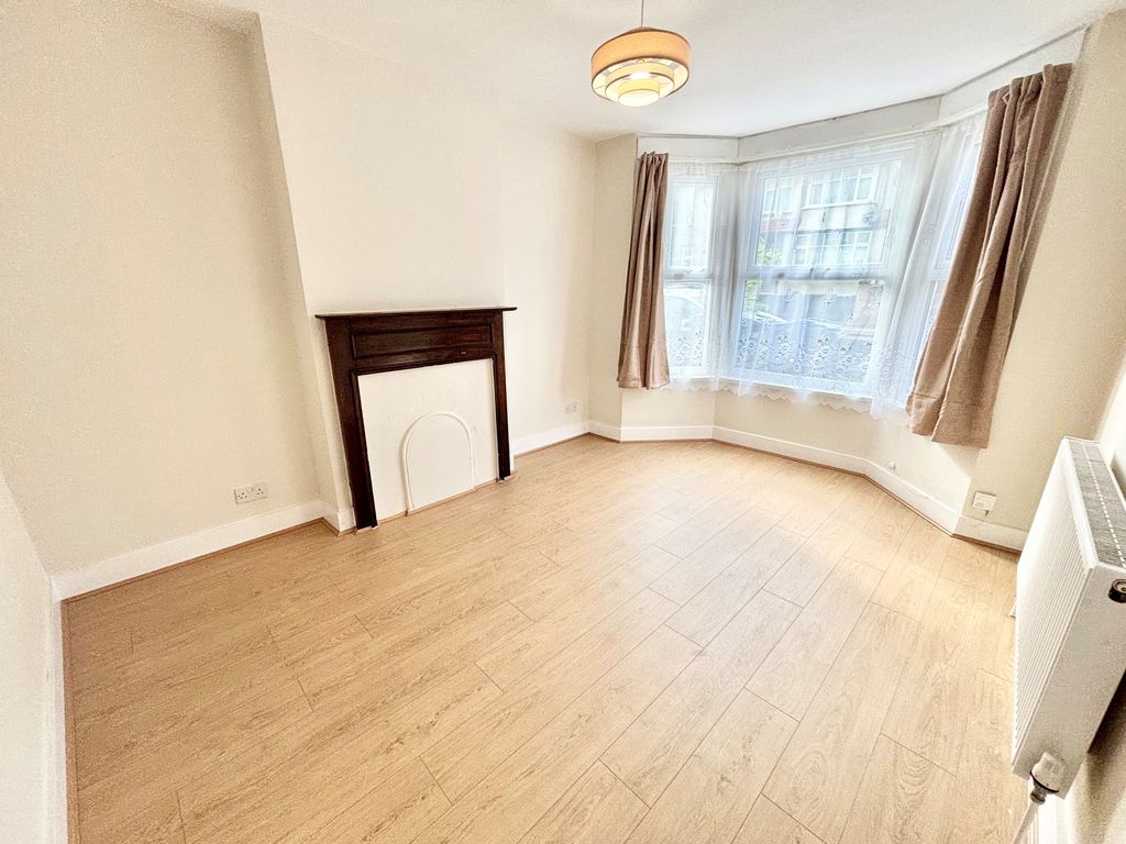 Property photo 3 of 9 Image