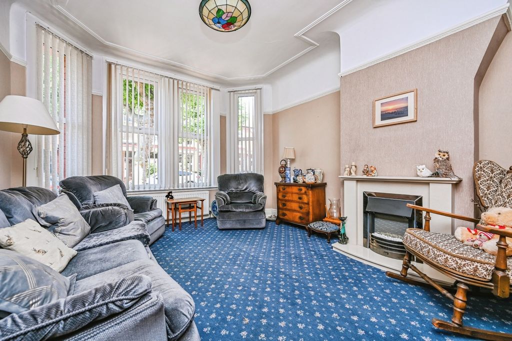 Property photo 3 of 21 Pbox-Img.Jpg