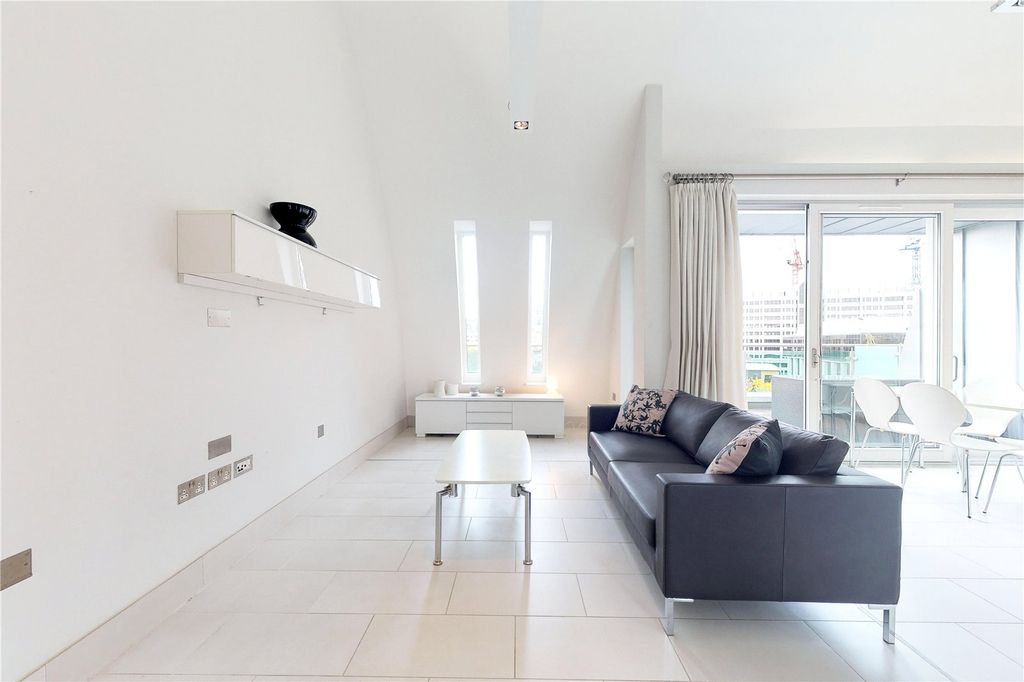 Property photo 3 of 17 Reception Room
