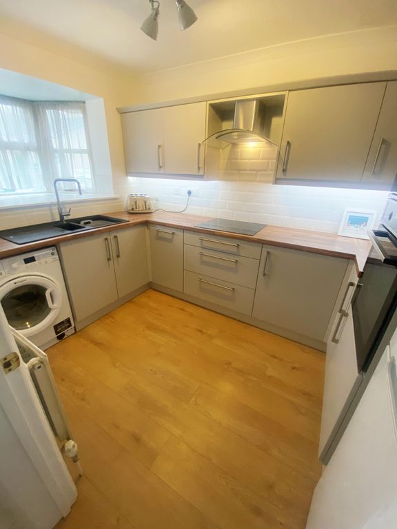 Property photo 2 of 10 Kitchen