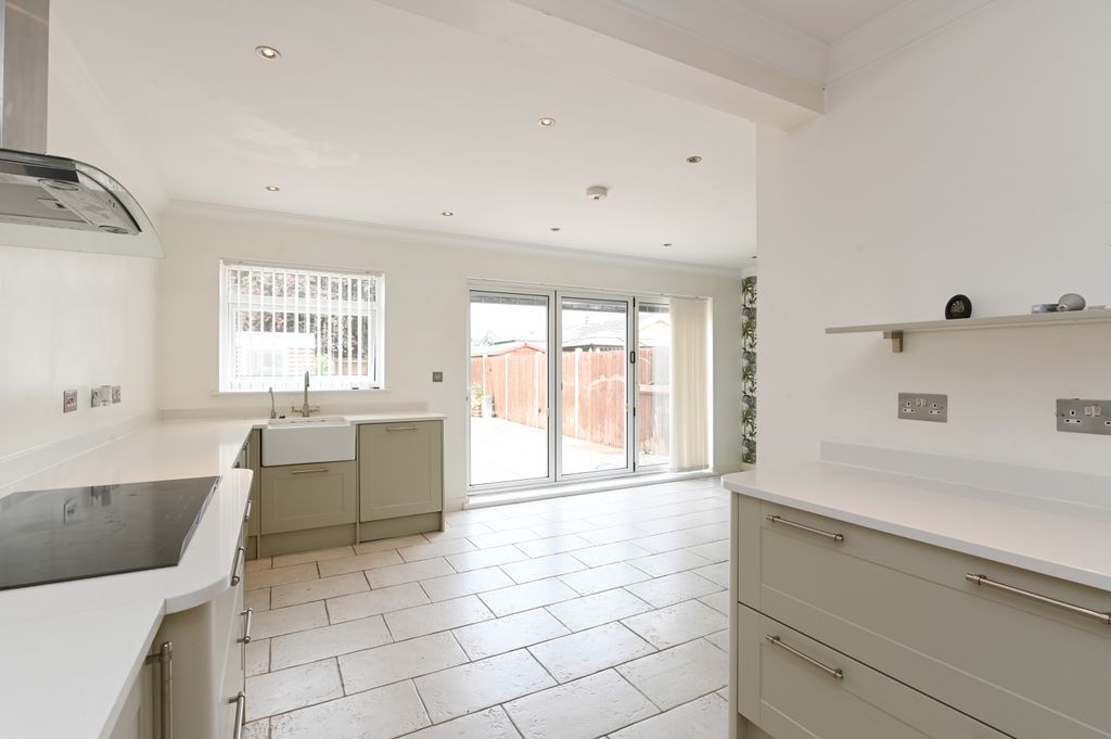Property photo 2 of 12 Chapelfield0003