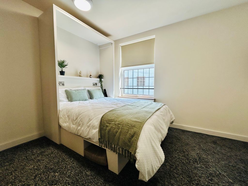 Property photo 3 of 6 Bedroom