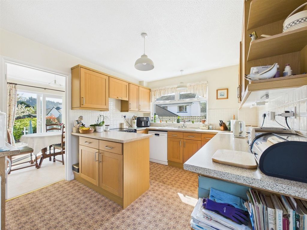 Property photo 3 of 16 Kitchen