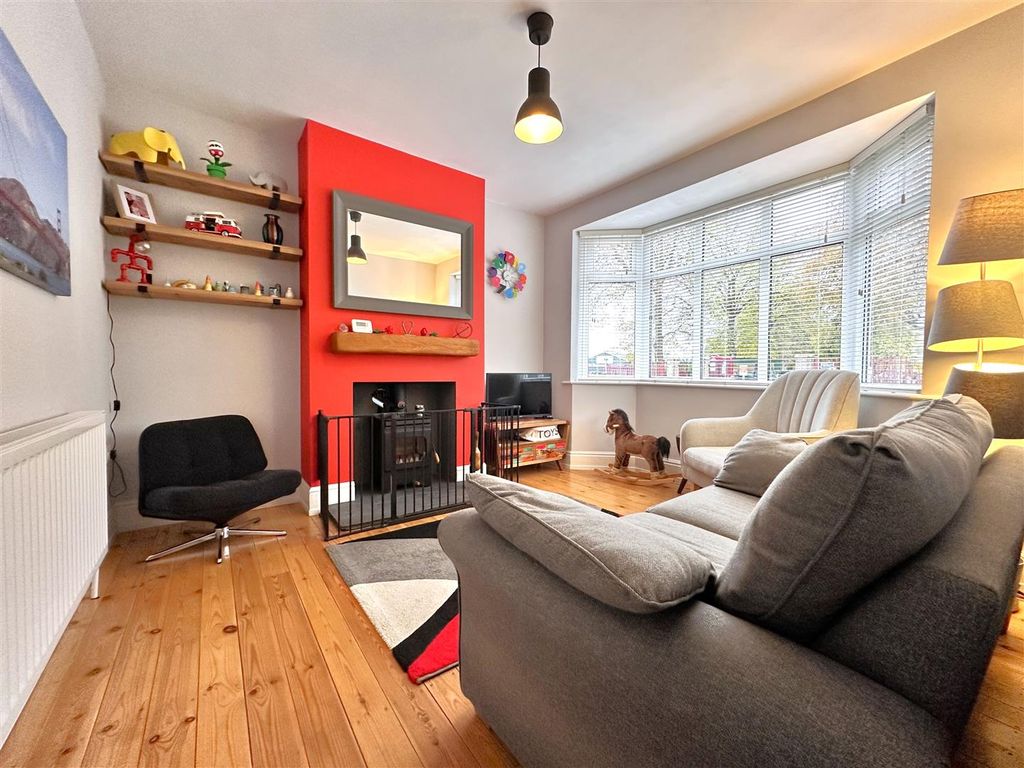 Property photo 2 of 23 Bay-Fronted Lounge 097