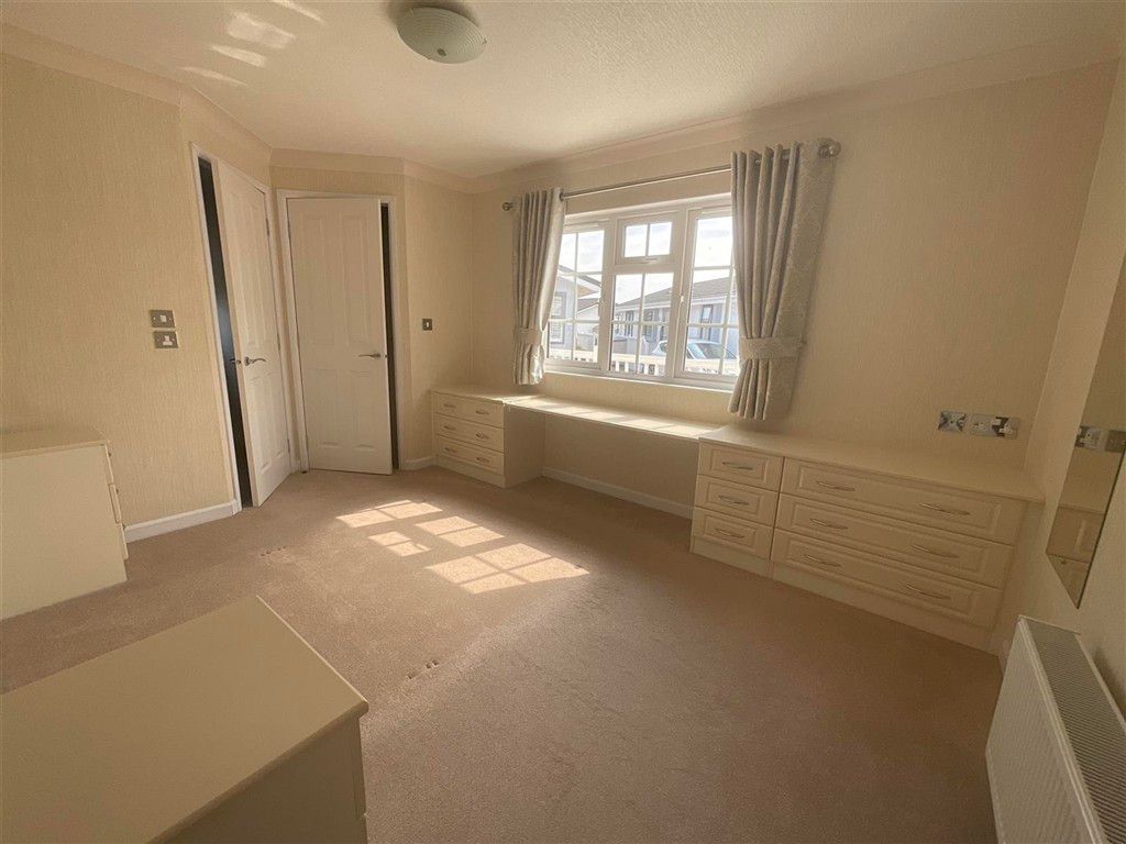 Property photo 2 of 10 Bedroom 1