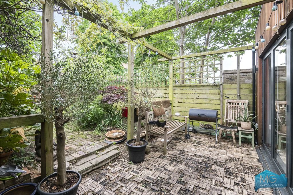 Property photo 2 of 32 Picture No. 20