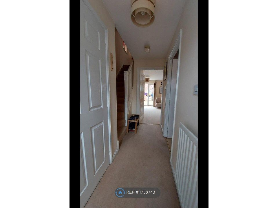Property photo 2 of 12 Entrance Hall