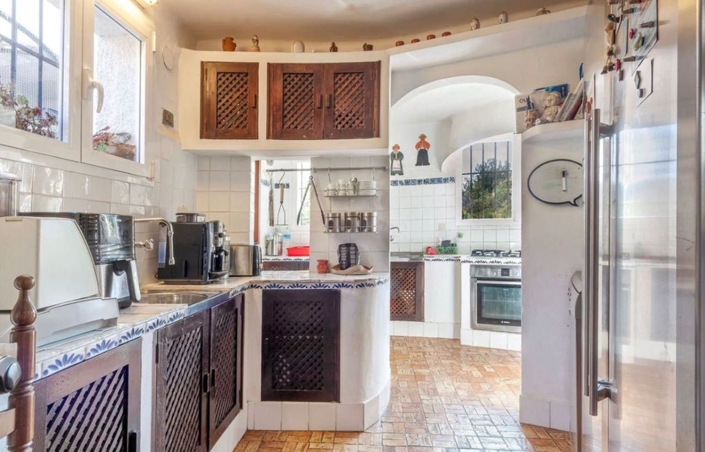 Property photo 3 of 34