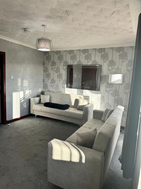 Property photo 3 of 12 1m.Jpg