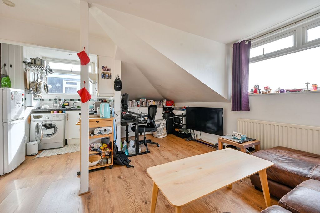 Property photo 3 of 6