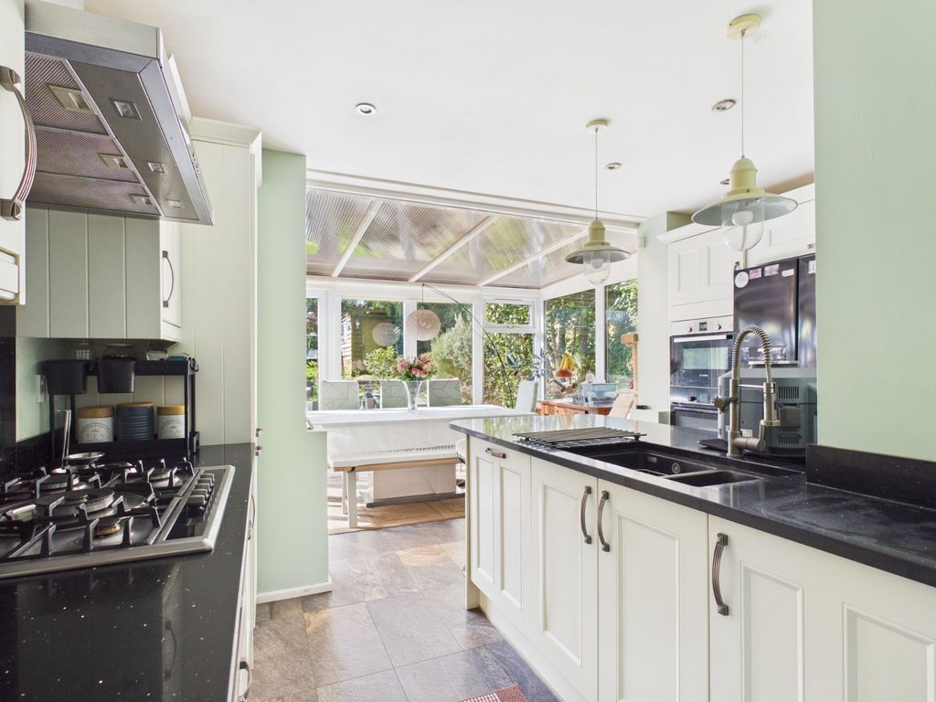 Property photo 3 of 33 Kitchen