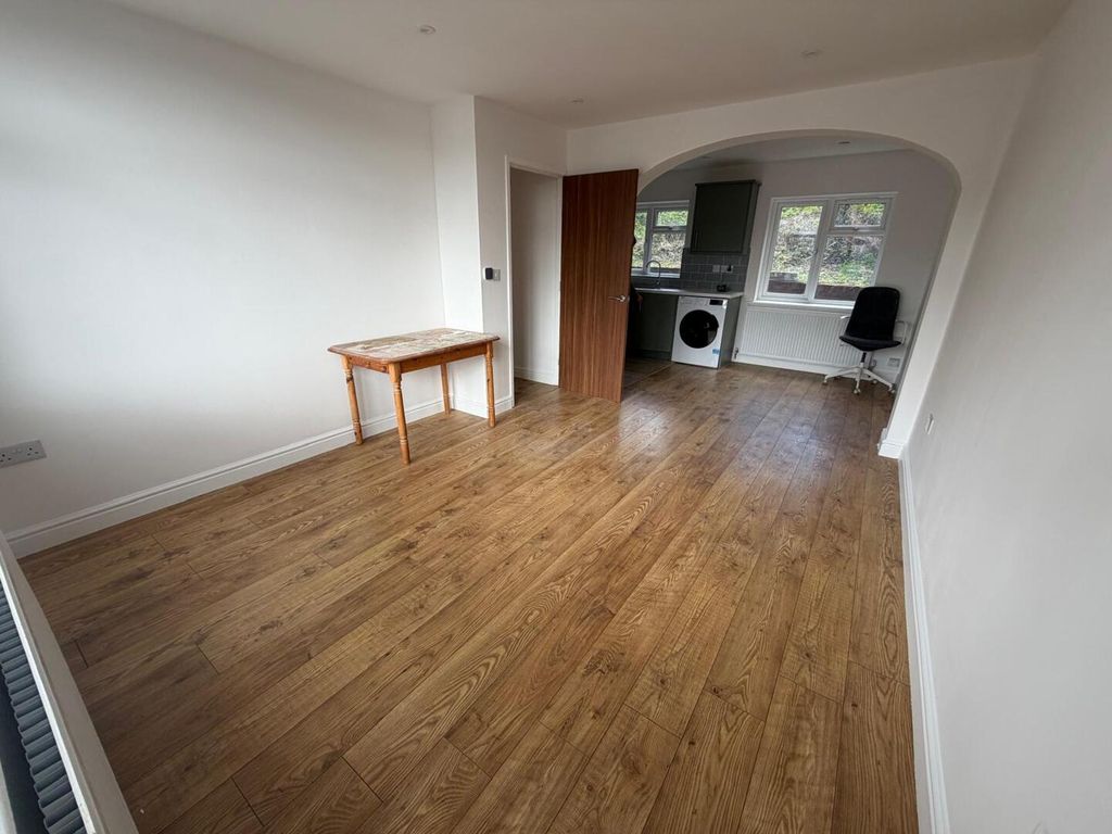 Property photo 1 of 6 Living Room
