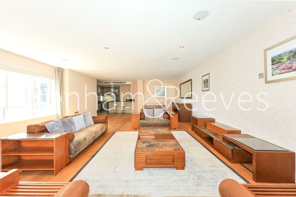 Property photo 1 of 20 Picture No. 05