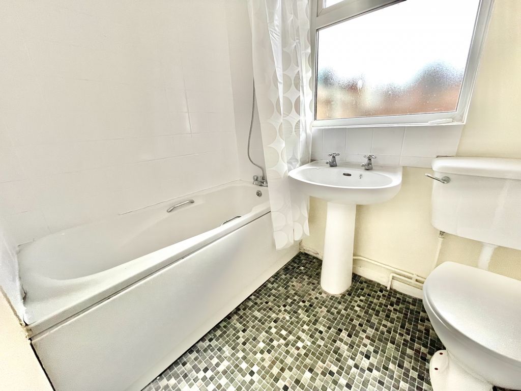 Property photo 3 of 8 Gallery