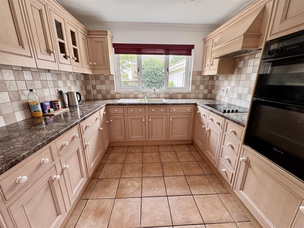 Property photo 3 of 13 Kitchen/Diner