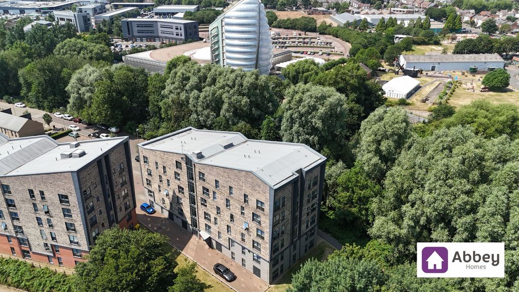 Property photo 1 of 10 Apartment Block