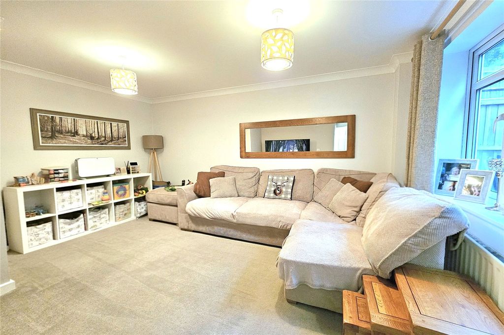 Property photo 2 of 16 Picture No. 17