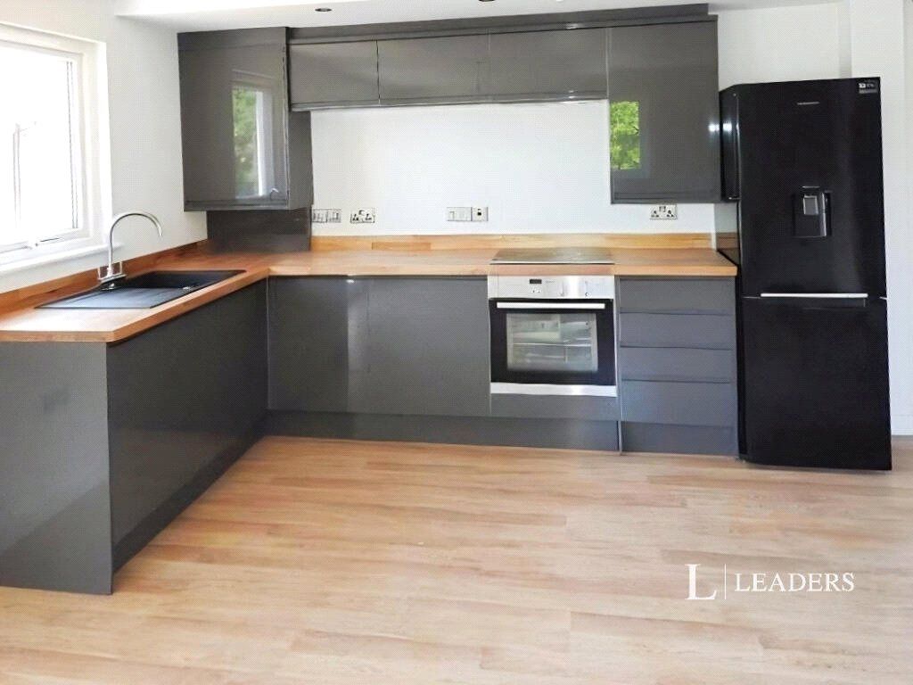 Property photo 3 of 6 Kitchen