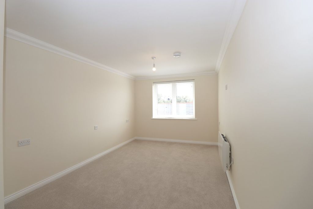 Additional image 14 of 1 bed property for saleVictoria Road, Farnborough GU14