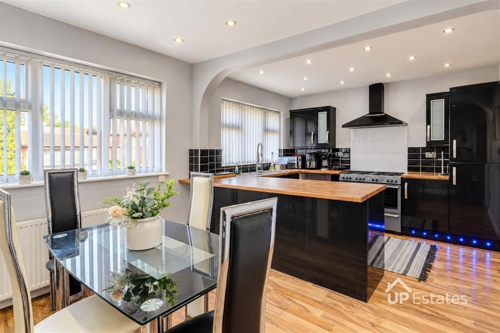 Property photo 2 of 12 Kitchen/ Diner