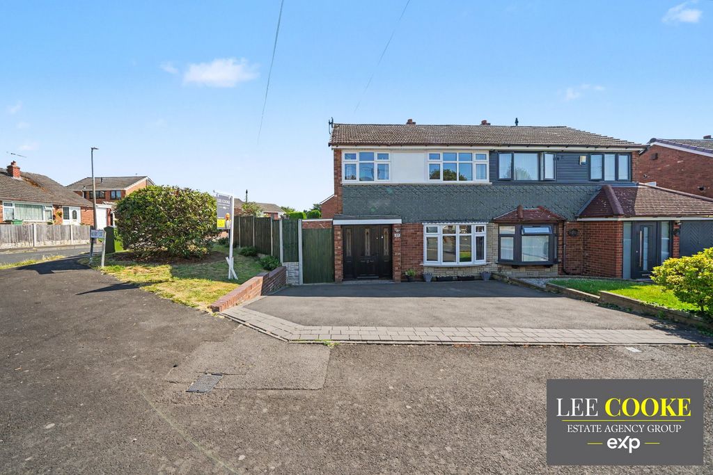 Property photo 2 of 33