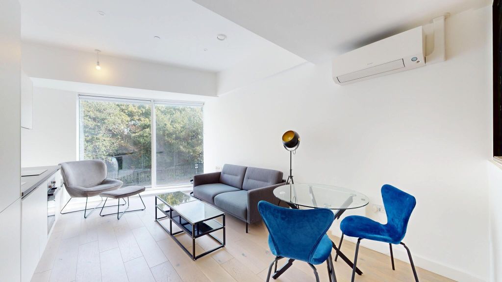 Property photo 1 of 21 Living Room