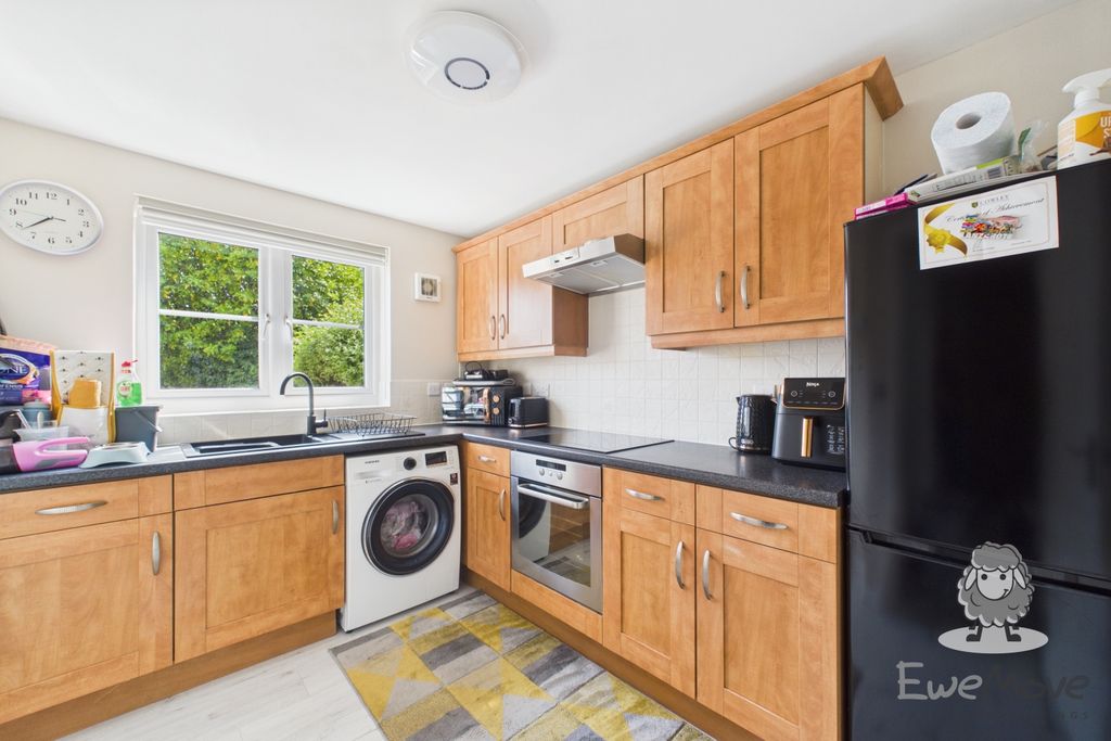 Property photo 3 of 8 11 (21)