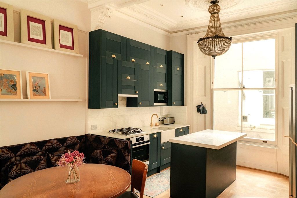 Property photo 3 of 7 Kitchen