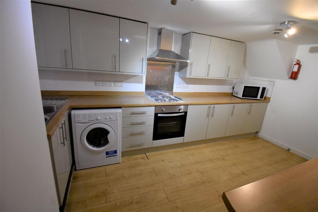 Property photo 3 of 7 Kitchen 12.Jpg