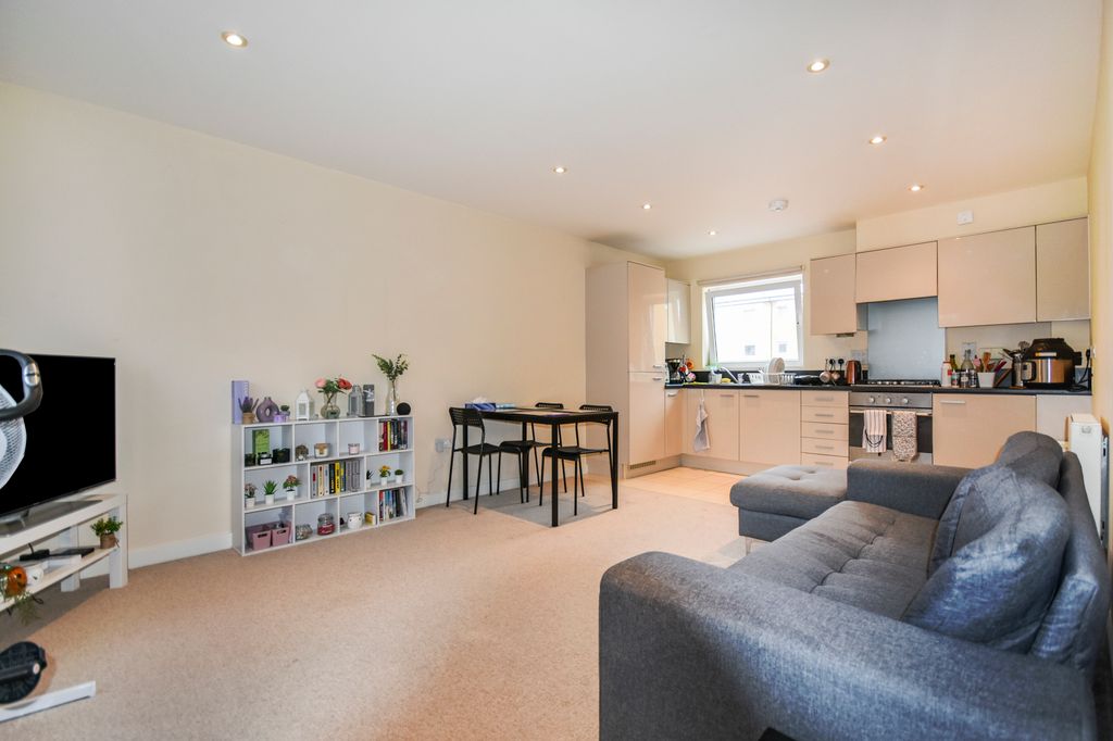 Property photo 2 of 9 Photo 02