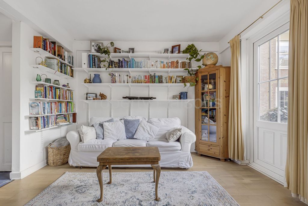 Property photo 1 of 12 Photo 6