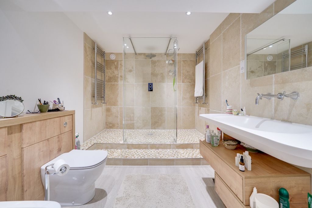 Property photo 3 of 31 3823197