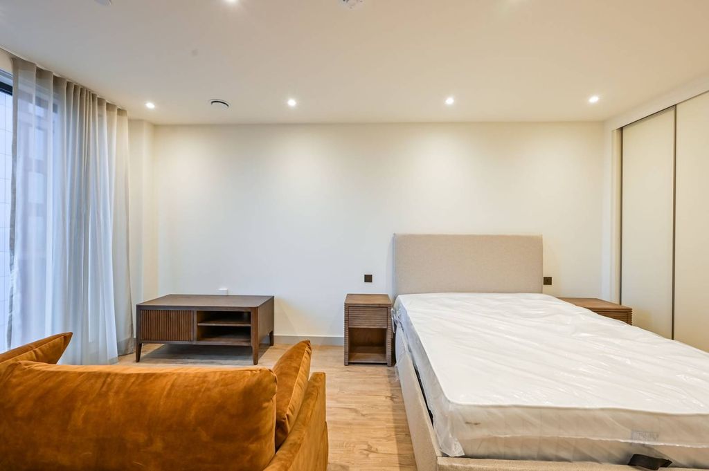 Property photo 2 of 27