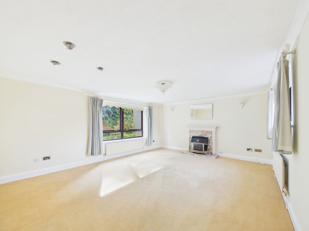 Property photo 2 of 10 Living Room