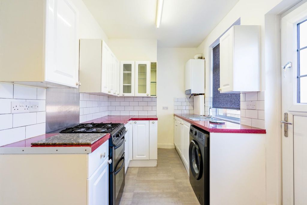Property photo 3 of 7 Kitchen
