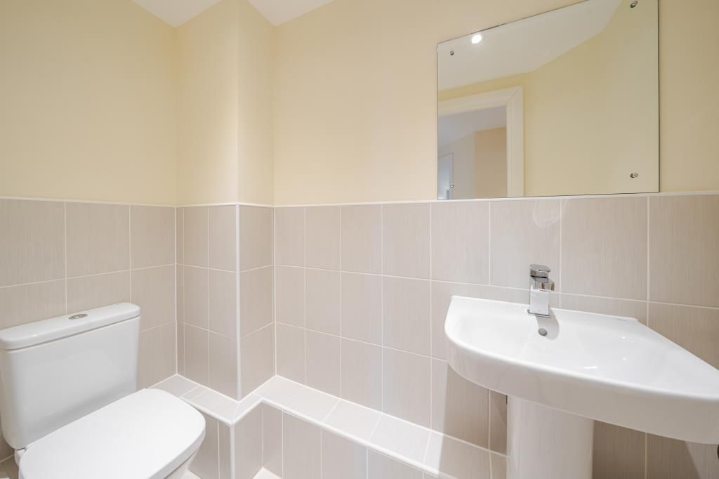 Property photo 2 of 16 Bathroom
