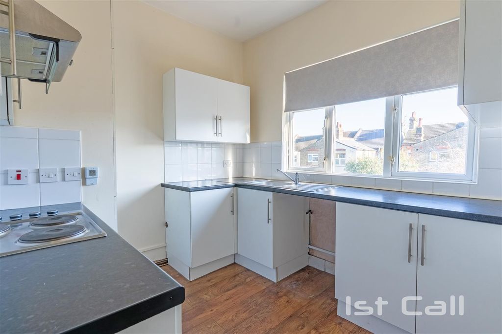 Property photo 3 of 9 Kitchen