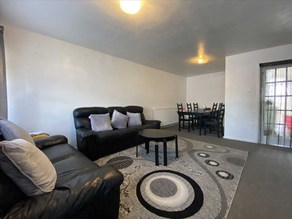 Property photo 2 of 7 Lounge