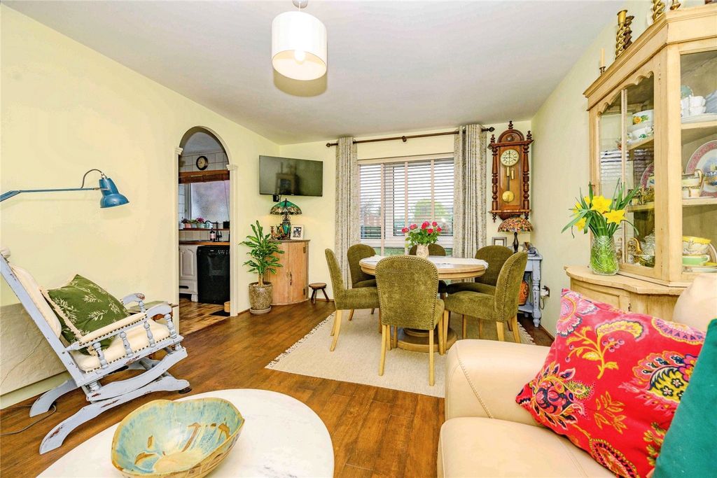 Property photo 1 of 9 Lounge